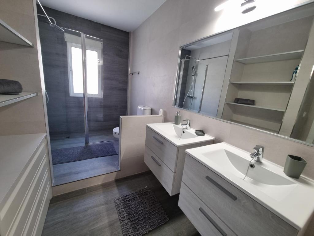 A bathroom at 3 Bedroom Apartment Playa Flamenca La Zenia