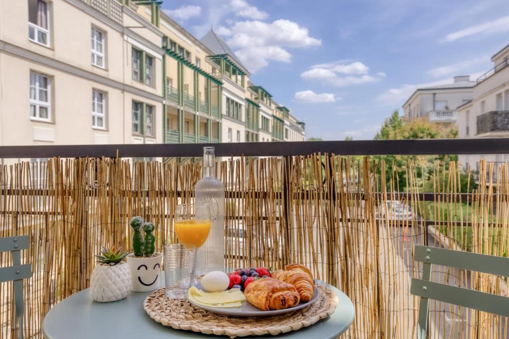 Le bleu, très bien situé 1mn centre commerciale, Disney PARKING GRATUIT - Appartement D'une Chambre