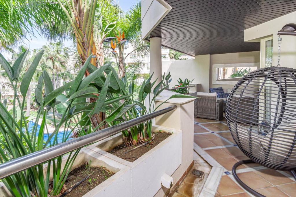 Bazén v ubytování FA- Luxury 2 bedroom apt Fuente Aloha nebo v jeho okolí
