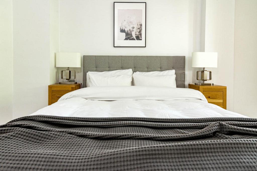 Postel nebo postele na pokoji v ubytování FA- Luxury 2 bedroom apt Fuente Aloha