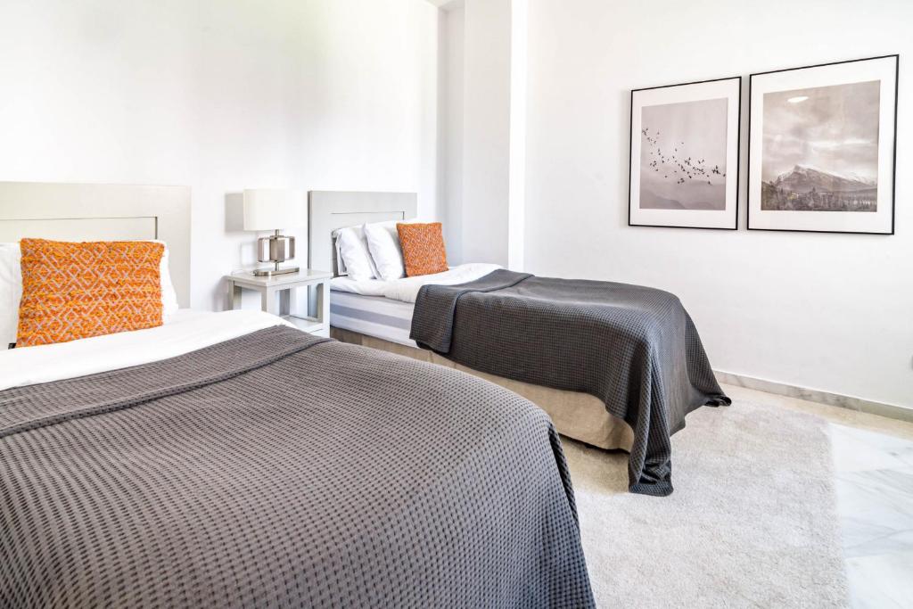 Postel nebo postele na pokoji v ubytování FA- Luxury 2 bedroom apt Fuente Aloha