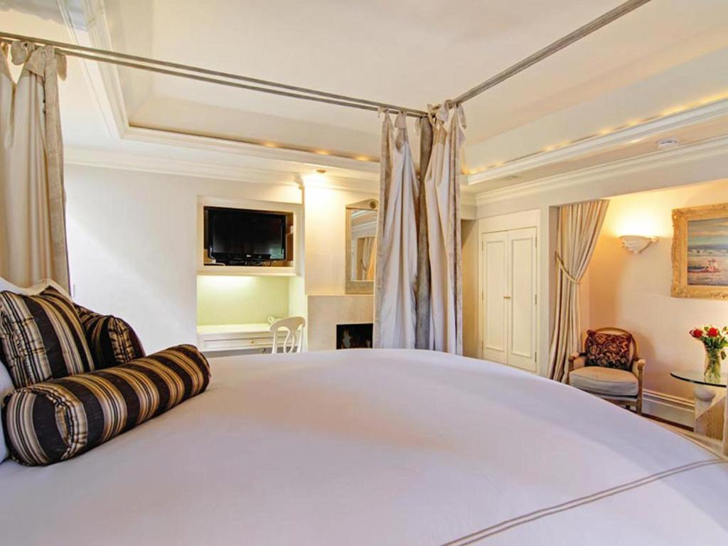 Inn at Depot Hill - King Room - Capitola Beach