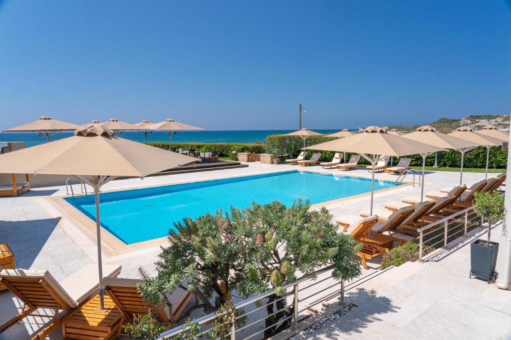 Bazén v ubytování Costa Rossa Boutique Hotel - Adults Only nebo v jeho okolí