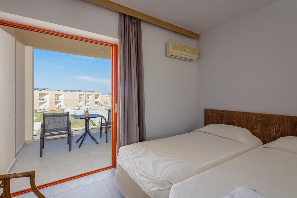 Postel nebo postele na pokoji v ubytování Rethymno Village