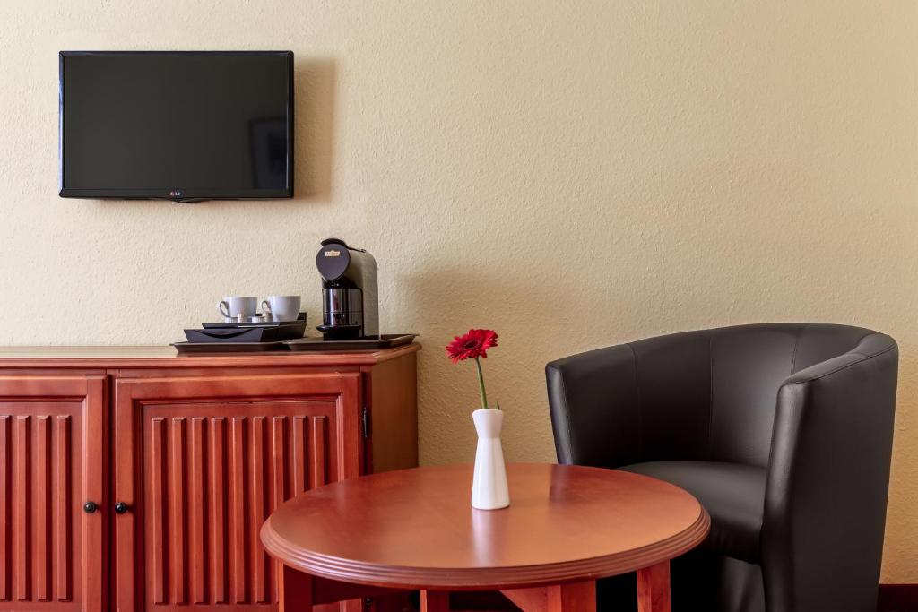 TV a/nebo společenská místnost v ubytování INVITE Hotel an der Kaiserburg