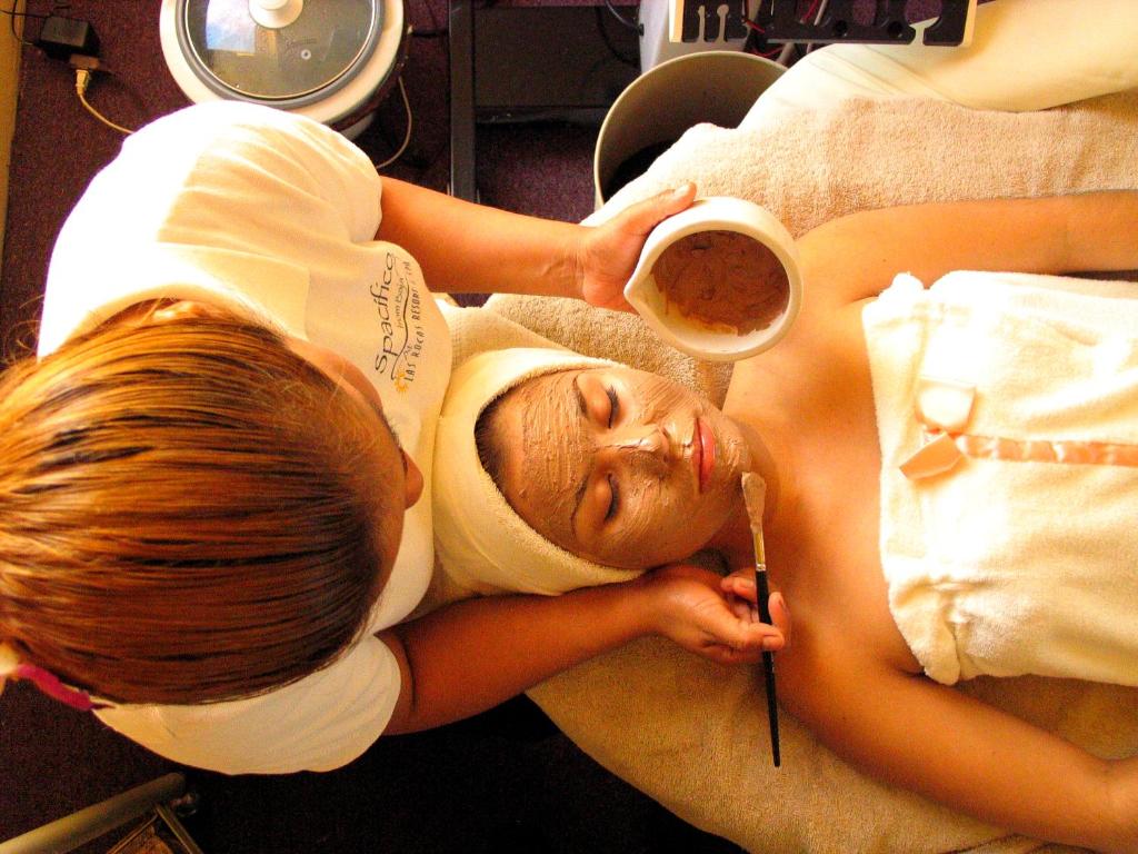 Las Rocas Resort & Spa