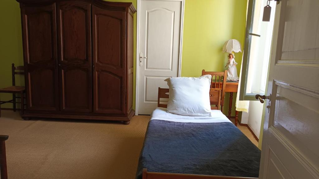 Posteľ alebo postele v izbe v ubytovaní Room in Guest room - The Green Suite