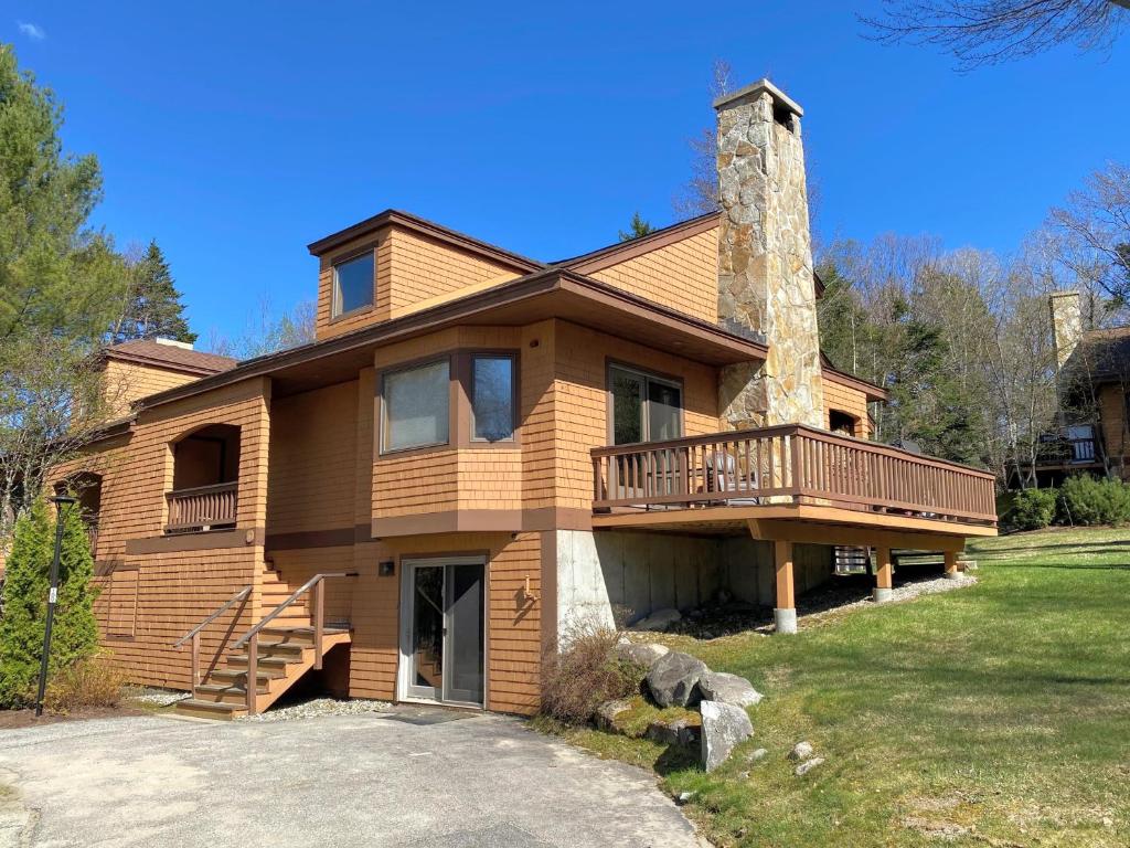 a large house with a porch and a balcony at O7 Slopeside Bretton Woods Resort cottage with upscale stylings cozy decor tons of space in Carroll