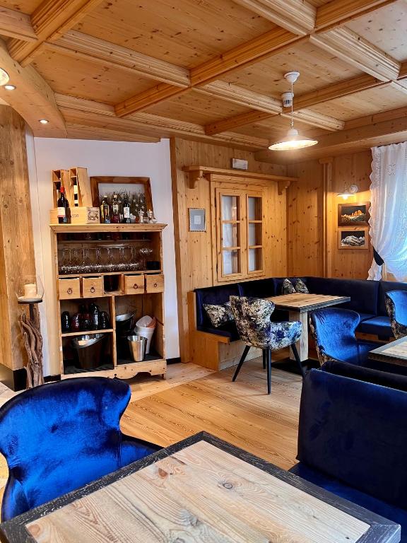 Posezení v ubytování Albergo Conturina