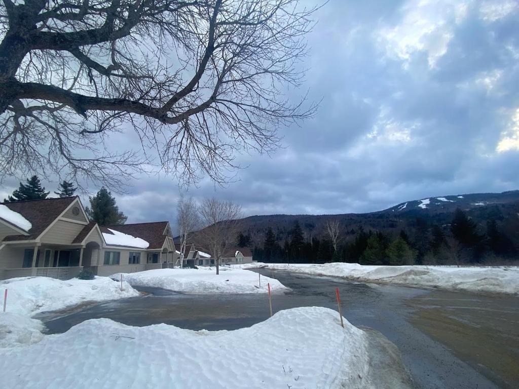 Το FV50 Pet friendly single level home in Bretton Woods walk to golf course and Mt Washington Hotel τον χειμώνα