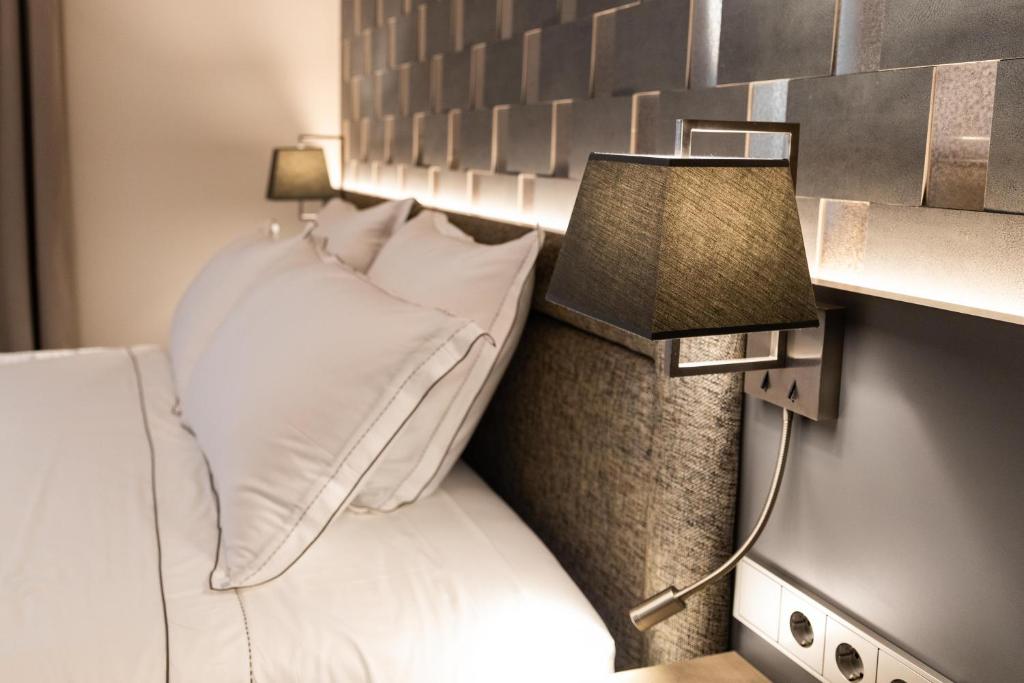 AB BOUTIQUE HOTEL - Adults only - Deluxe Double Room With Side Sea View