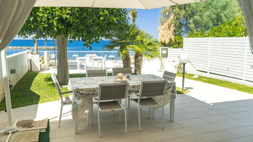 Patio nebo venkovní prostory v ubytování Villa di Lusso sul Mare a Diamante - Villa Ventre