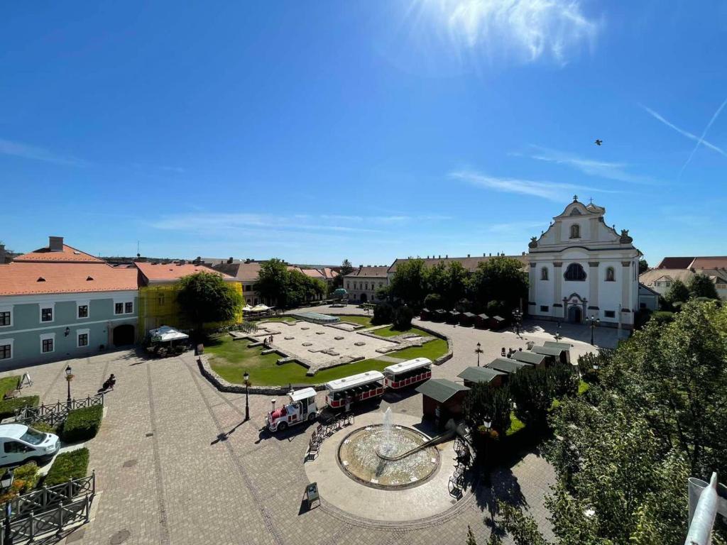 Vácz Up! Apartment & Studio - Housity