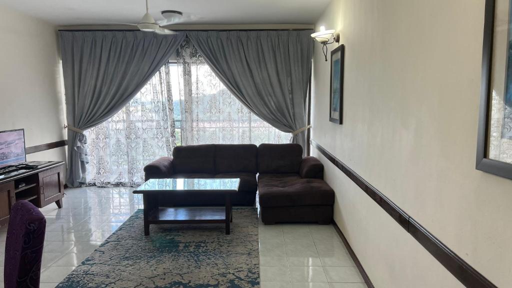 a living room with a couch and a table at Condo D 'Savoy 3 Room in Kampong Alor Gajah