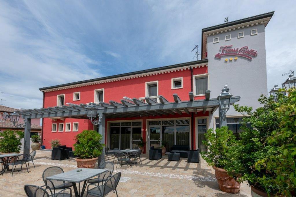 Budova, kde se hotel nachází