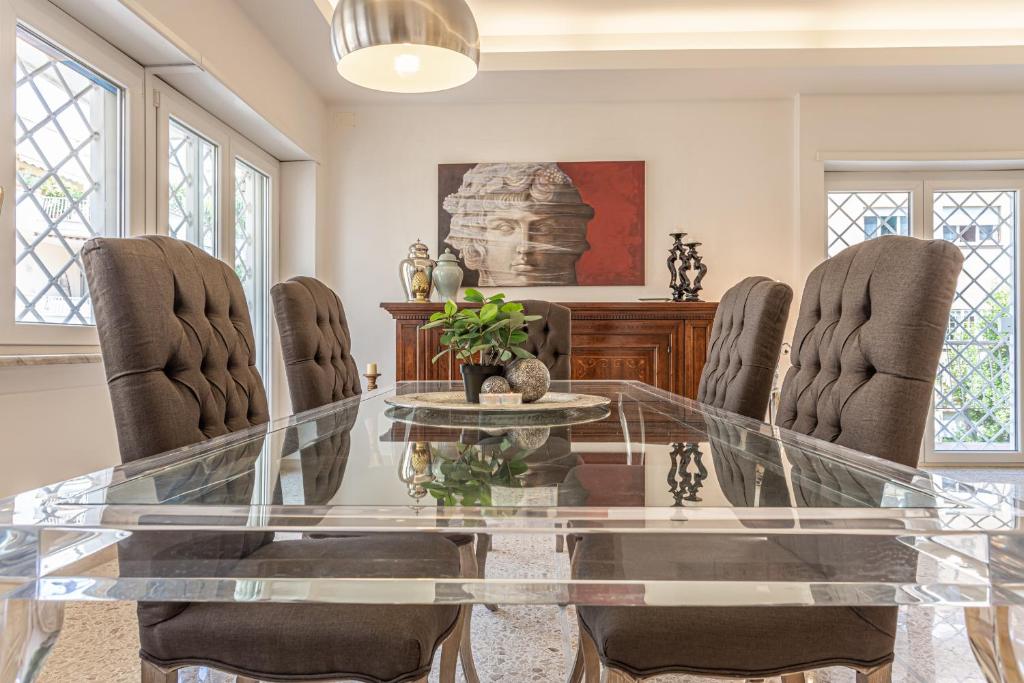 Ginevra Prestigious Apartment with Balcony close the Vatican