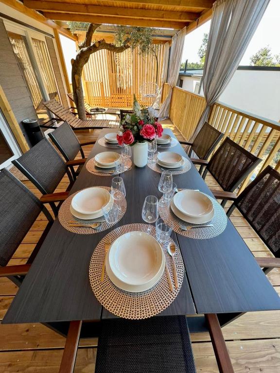 Balkón alebo terasa v ubytovaní Villa Family Grand de Luxe Mobilhome