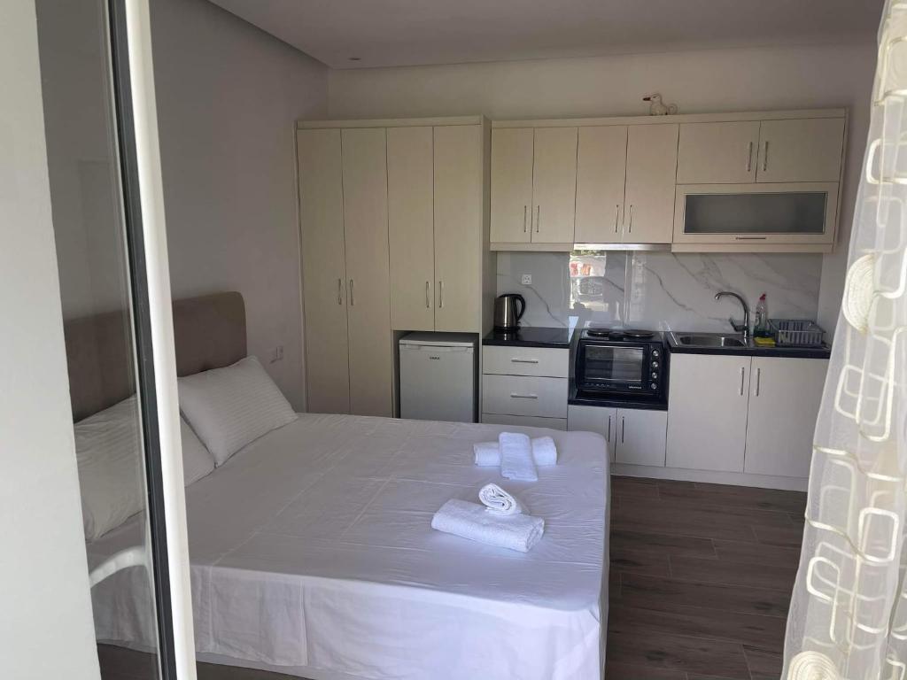 Helen Apartments - Studio Met Terras