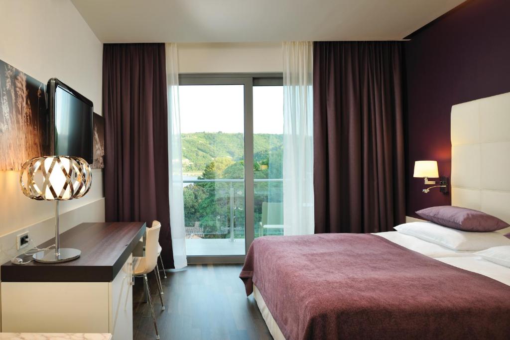 Postel nebo postele na pokoji v ubytování Hotel Svoboda - Terme Krka