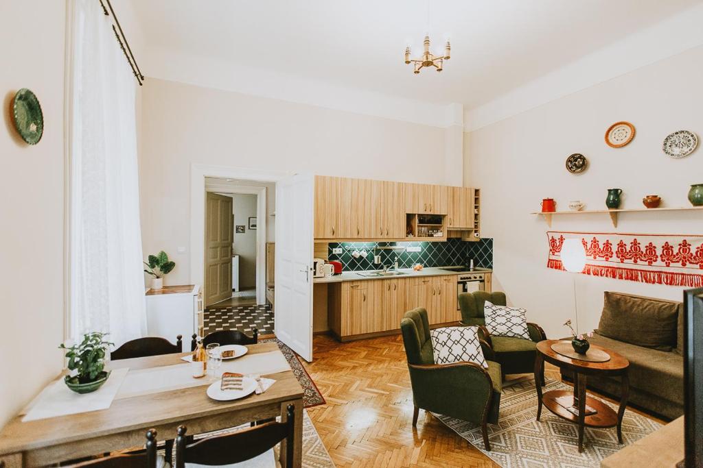 Fotografia z galérie ubytovania Budapest FOLK Apartment 60sm Spacious and Bright v Budapešti