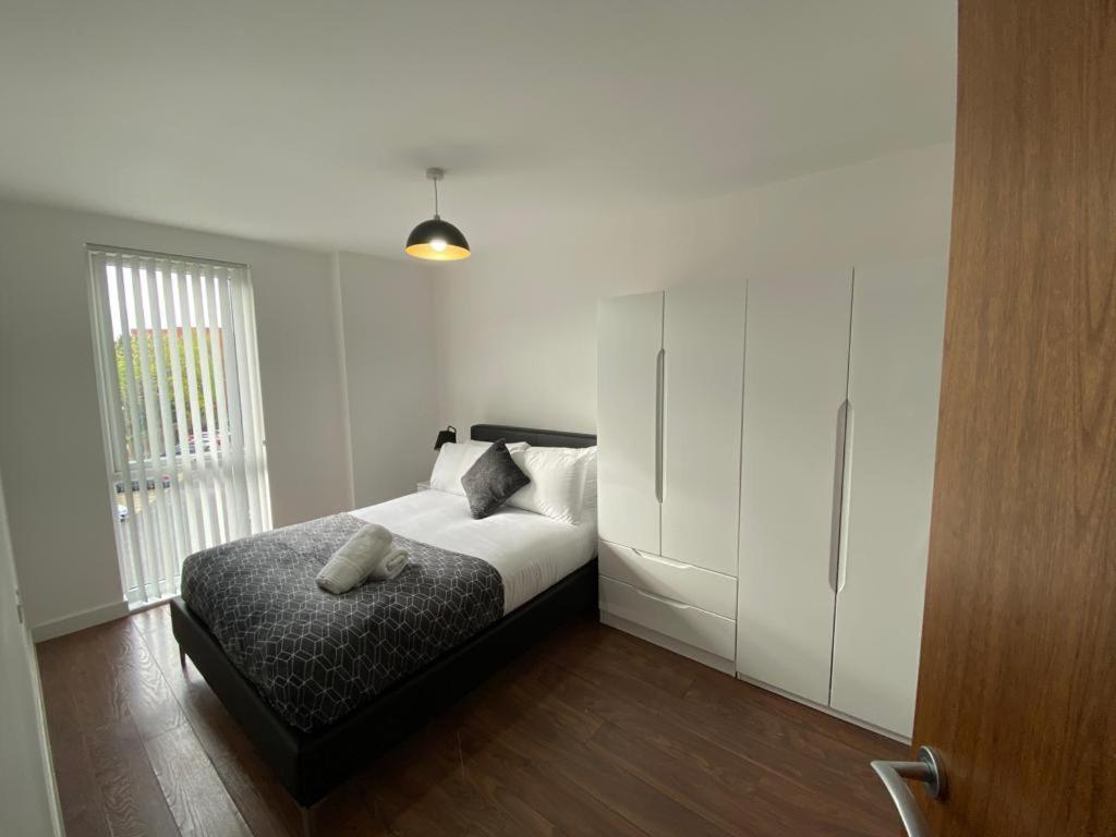 3 Bed Central Apartment *Free Parking on site*