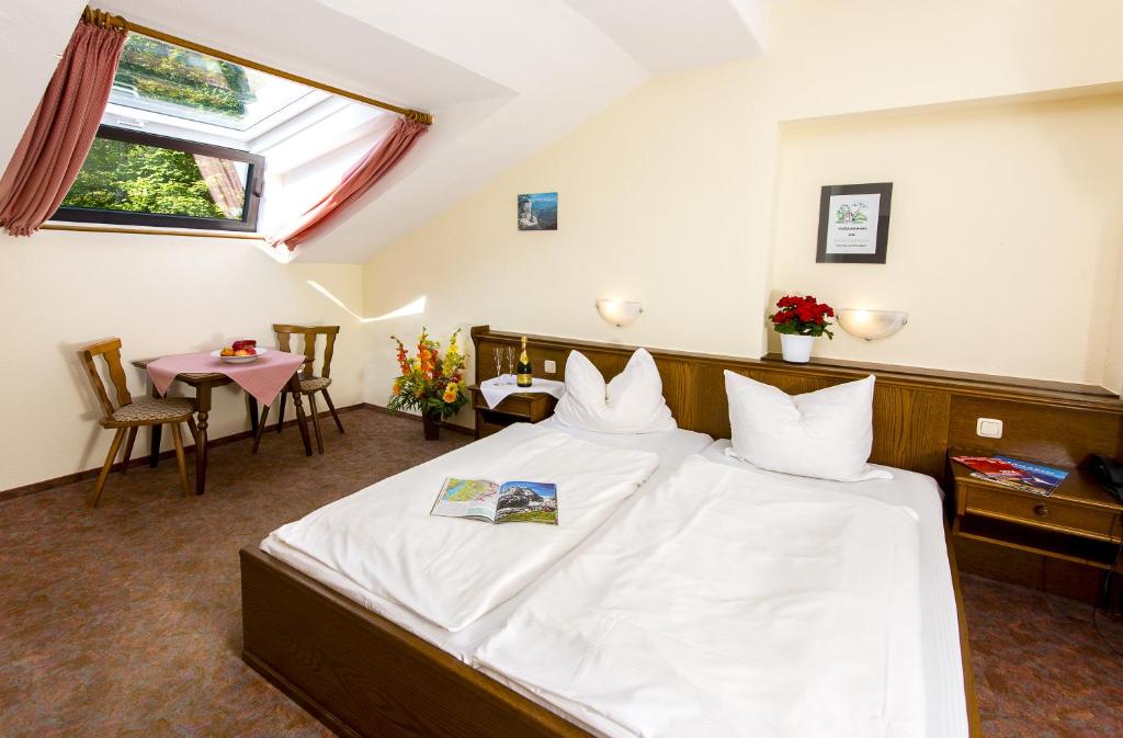 Postel nebo postele na pokoji v ubytování Hotel Köppeleck