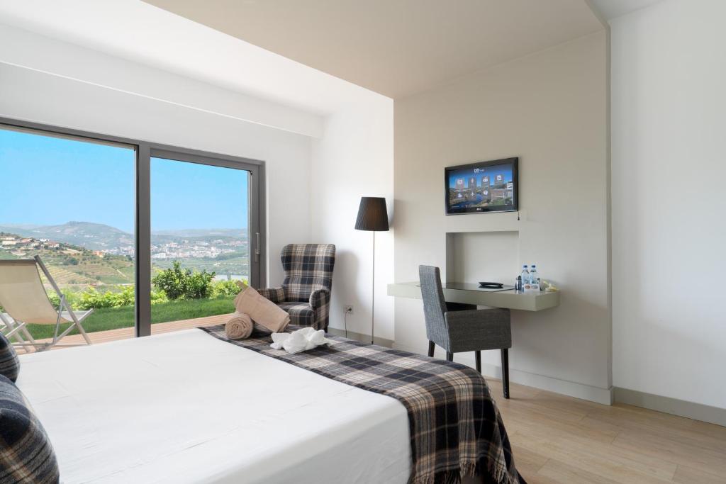 Postel nebo postele na pokoji v ubytování Delfim Douro Hotel