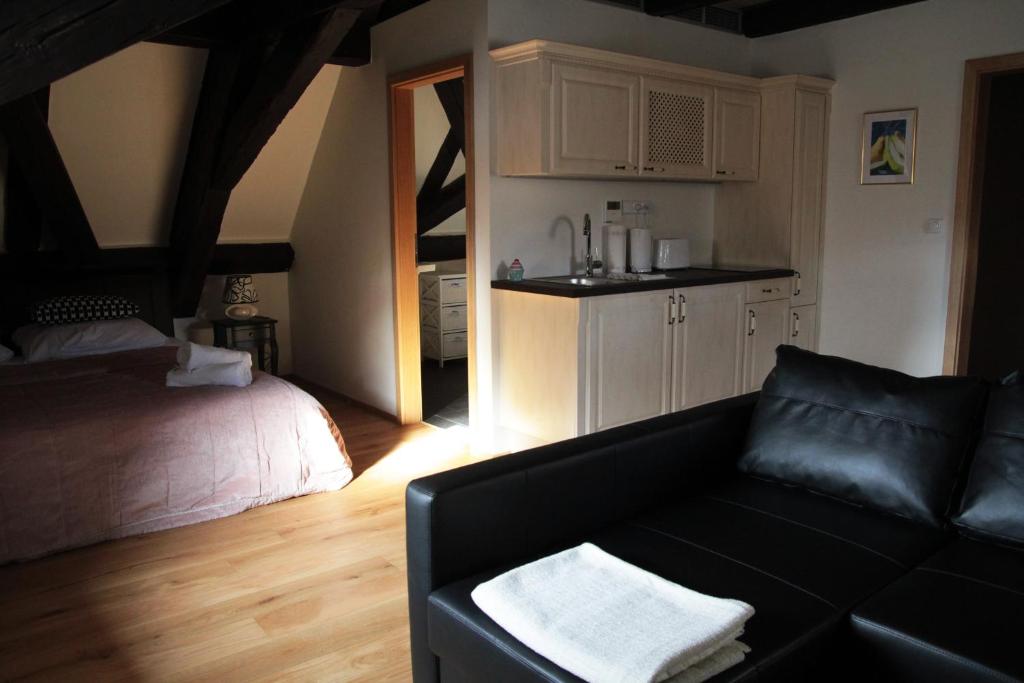 Old Town Boutique Apartments - 8