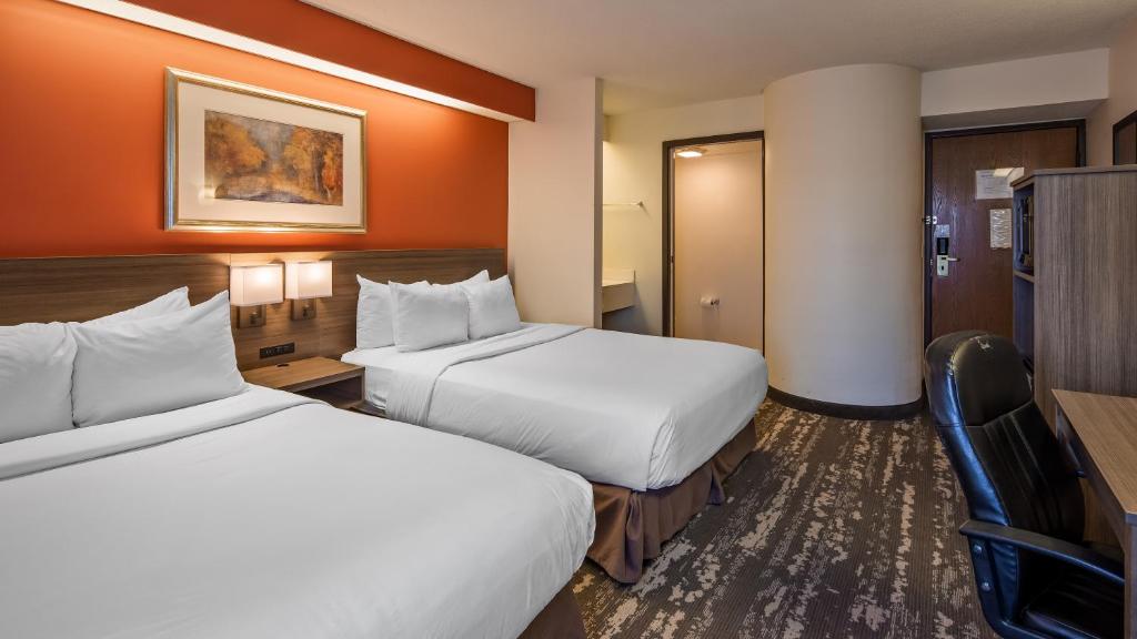 Charlevoix Inn & Suites SureStay Collection by Best Western - Queen Room Met Uitzicht