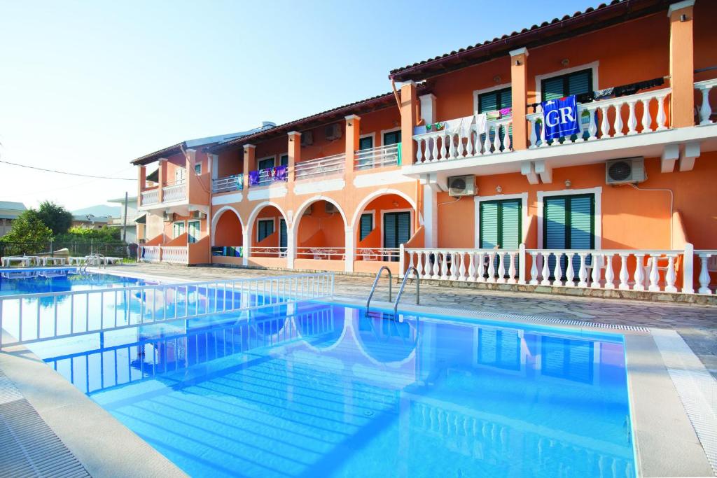 Bazén v ubytování Valentinos Apartments nebo v jeho okolí