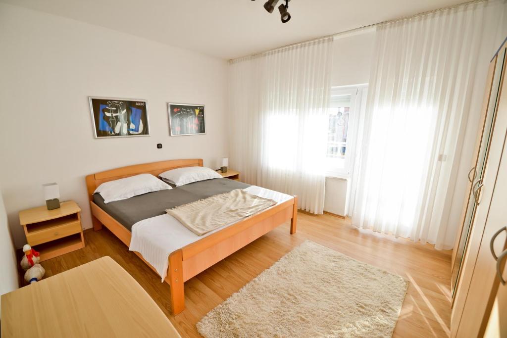 Posteľ alebo postele v izbe v ubytovaní Apartmani Vidikovac Dokoza