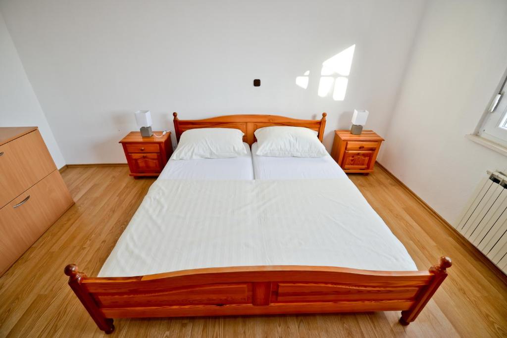 Posteľ alebo postele v izbe v ubytovaní Apartmani Vidikovac Dokoza