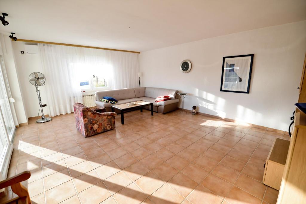 Posedenie v ubytovaní Apartmani Vidikovac Dokoza