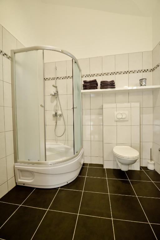 Kúpeľňa v ubytovaní Apartmani Vidikovac Dokoza