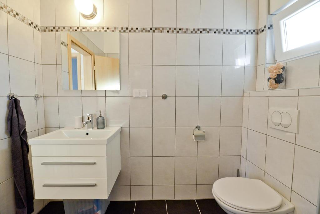 Kúpeľňa v ubytovaní Apartmani Vidikovac Dokoza