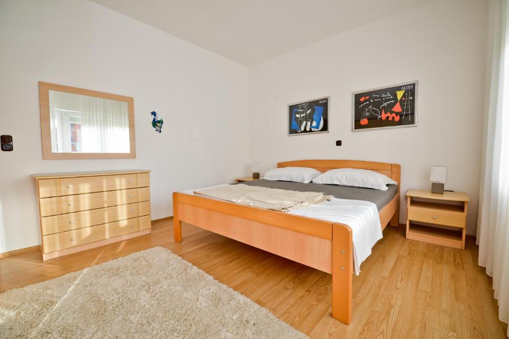 Posteľ alebo postele v izbe v ubytovaní Apartmani Vidikovac Dokoza