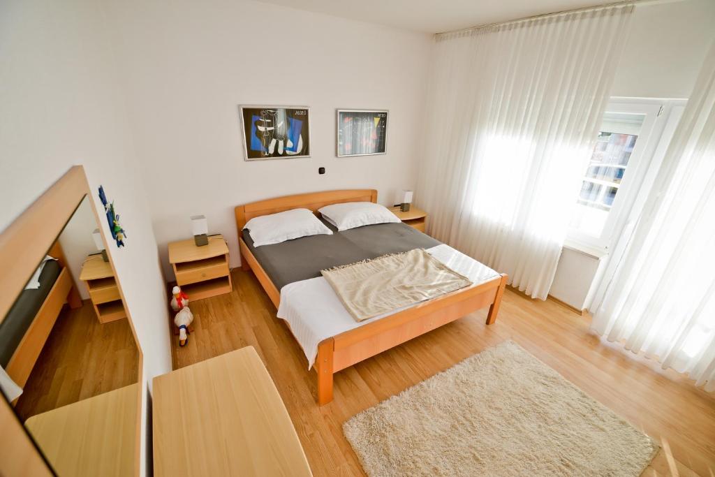 Posteľ alebo postele v izbe v ubytovaní Apartmani Vidikovac Dokoza