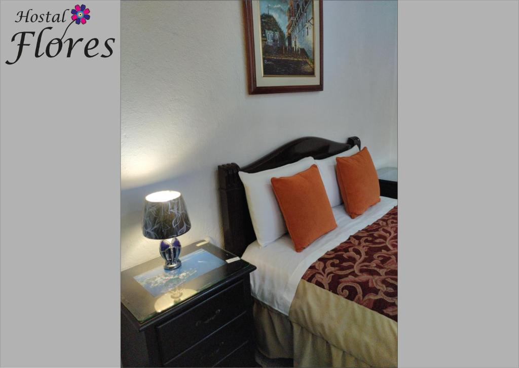 Postel nebo postele na pokoji v ubytování Hostal Flores