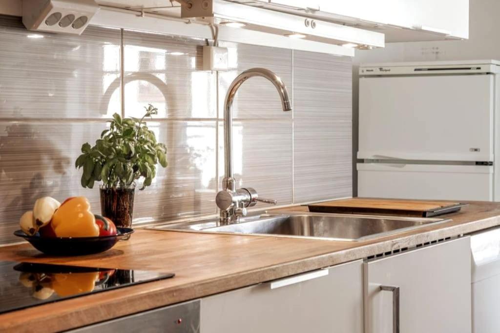 Central lägenhet i 1700-talshus - Two-Bedroom Apartment With City View