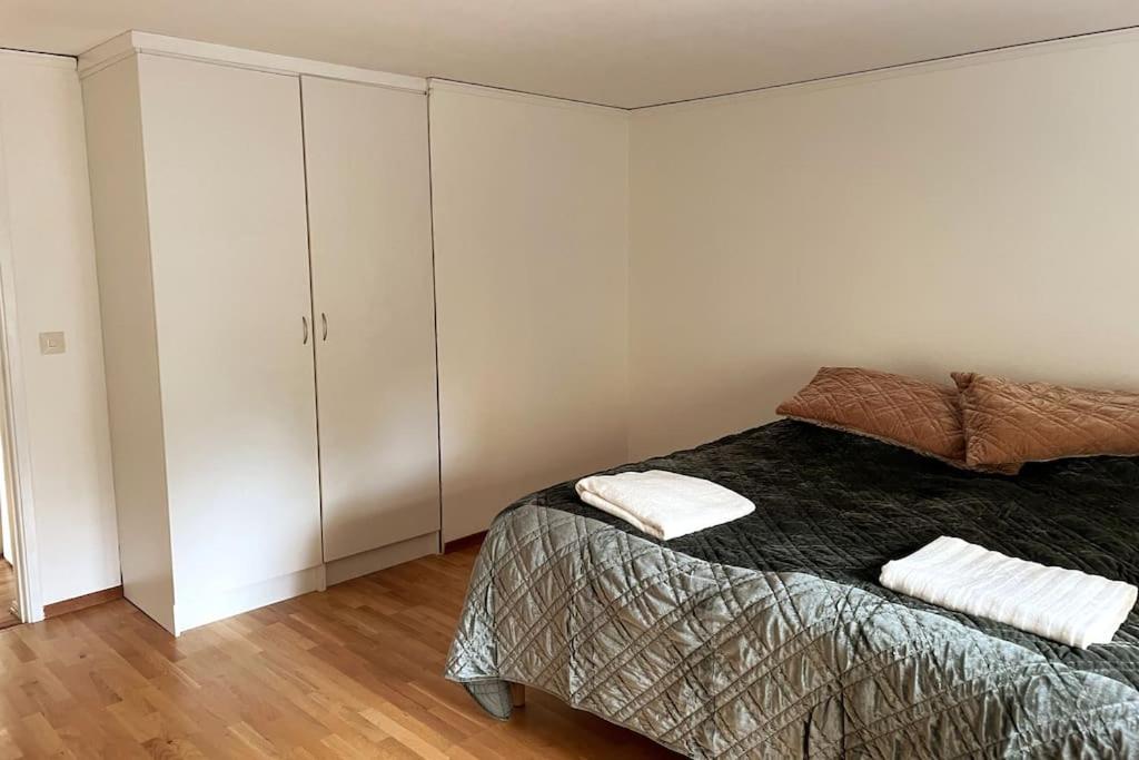 Central lägenhet i 1700-talshus - Two-Bedroom Apartment With Garden View