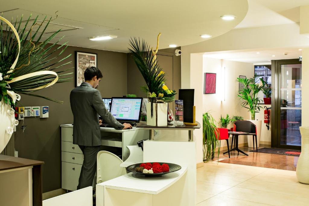 Hôtel Le Père Léon - Resim 5