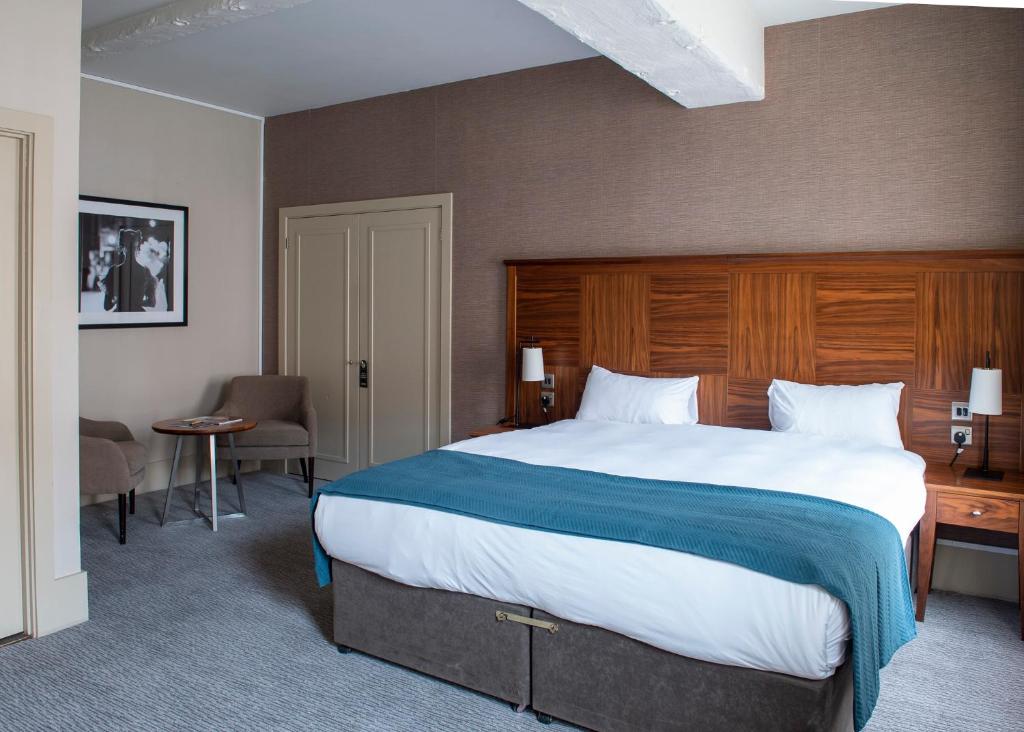 Bush Hotel Farnham - 