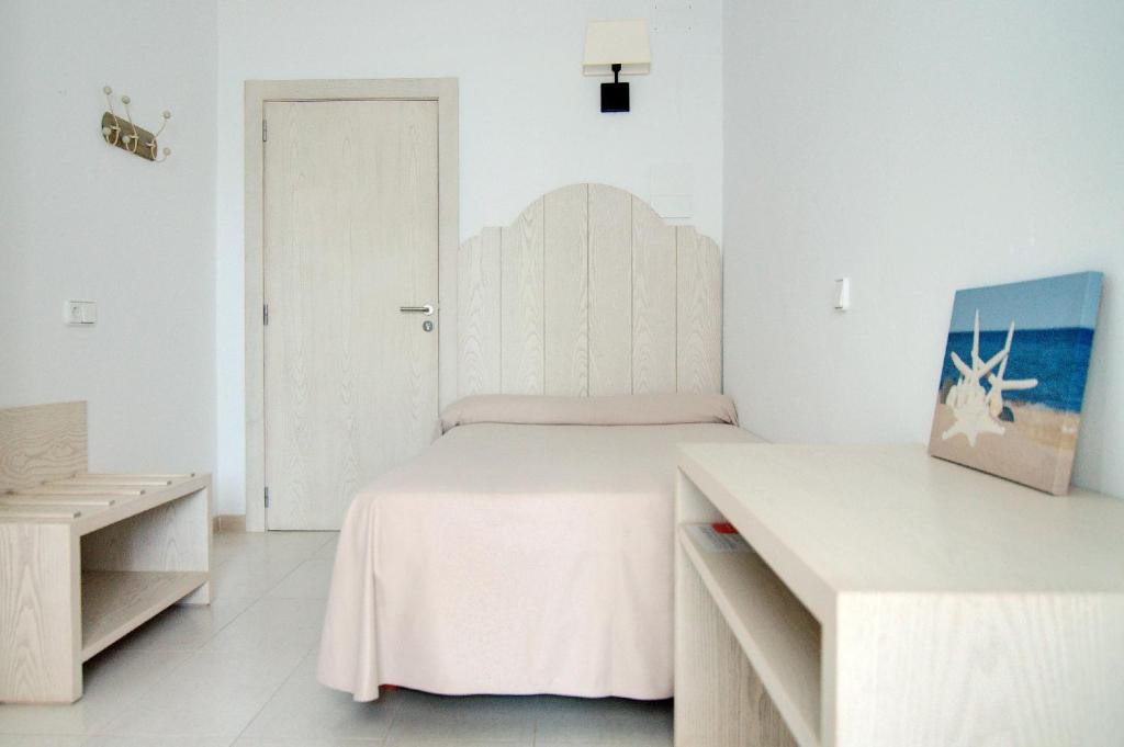 Postel nebo postele na pokoji v ubytování Hostal Capri