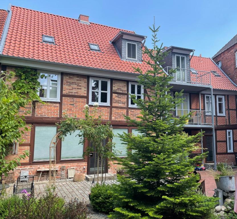 a brick house with a red roof at FeWo Elbdeichliebe in Boizenburg