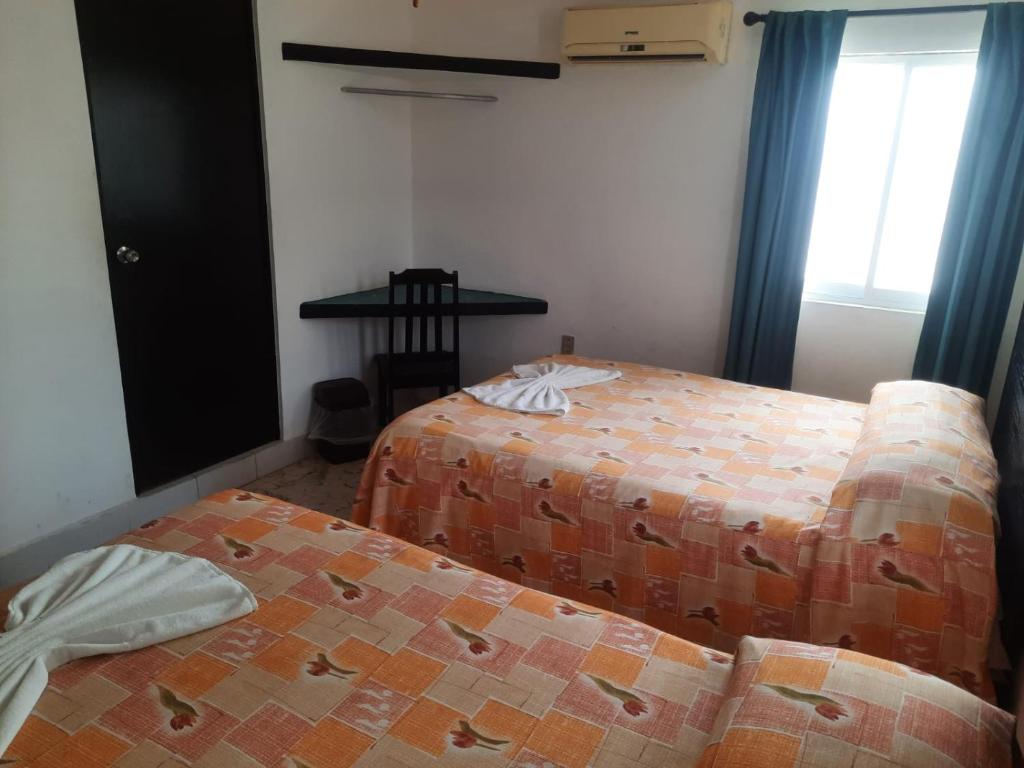 Postel nebo postele na pokoji v ubytování HOTEL ACUARIO CATEMACO