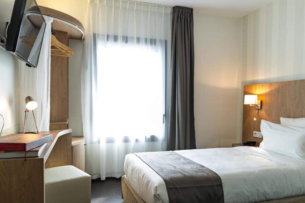 Postel nebo postele na pokoji v ubytování Hôtel Le Père Léon