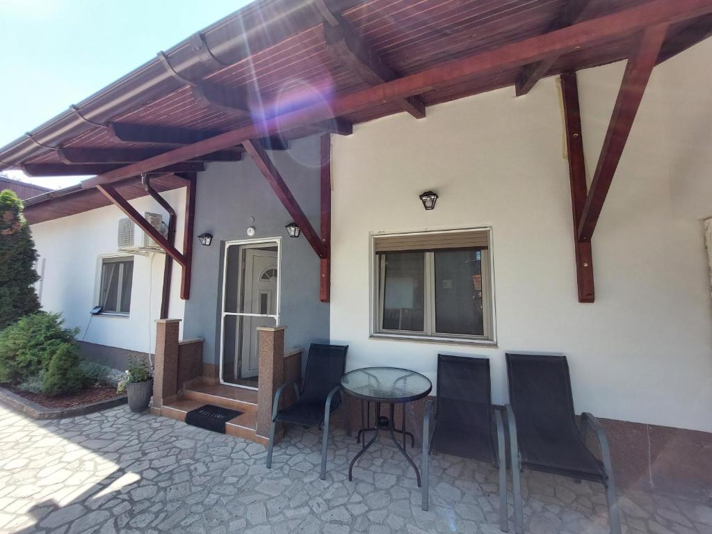 Balkón nebo terasa v ubytování Cozy, quiet & family friendly in Arad