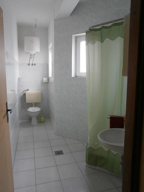 Koupelna v ubytování Apartments & Rooms Tony