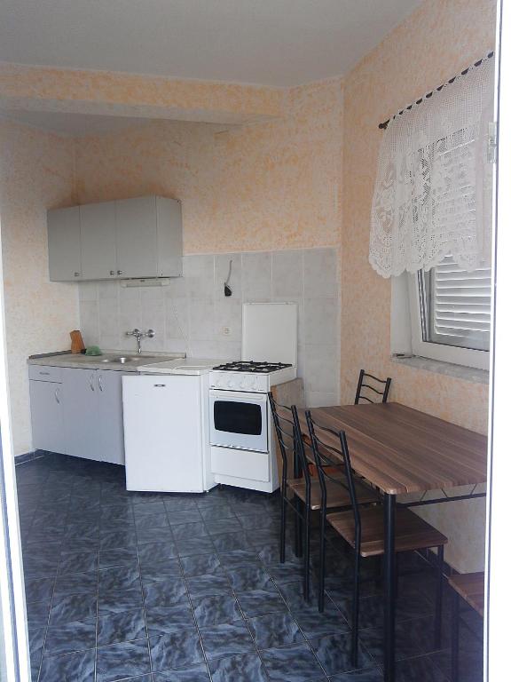 Kuchyň nebo kuchyňský kout v ubytování Apartments & Rooms Tony
