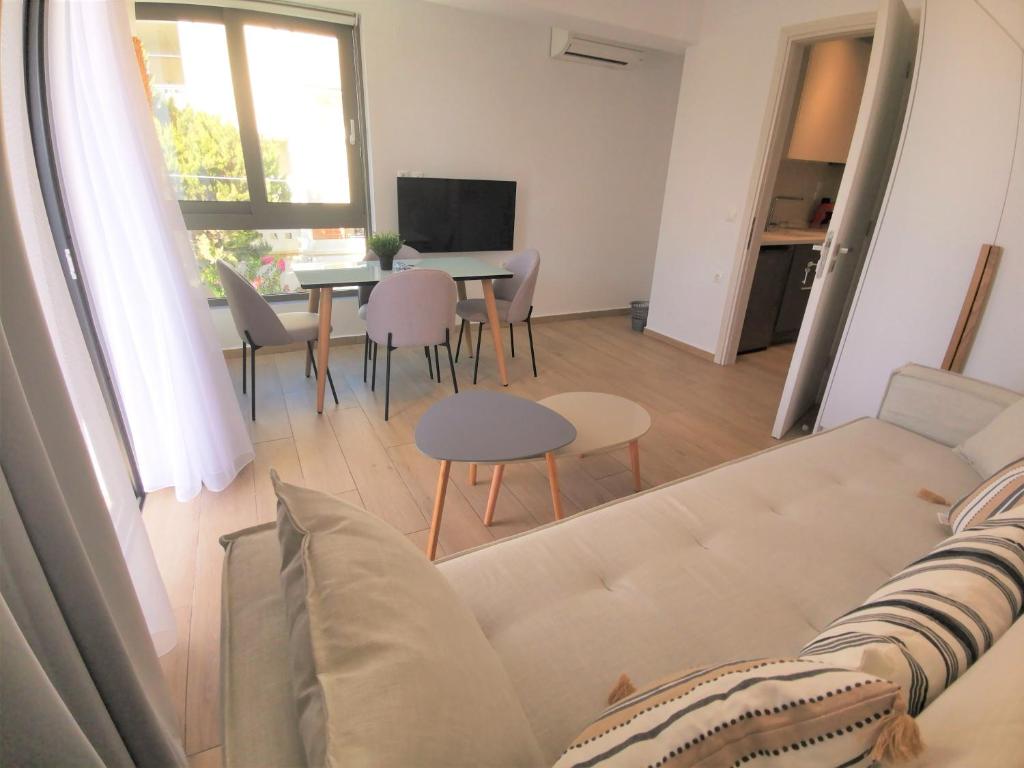 TV a/nebo společenská místnost v ubytování SunilioS Apartments Lefkada